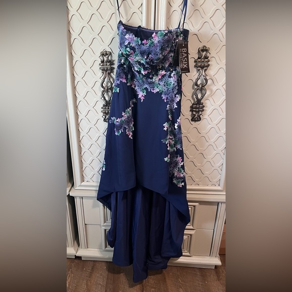 Basix Black Label Gown SZ 4 NWT!! - Picture 3 of 16